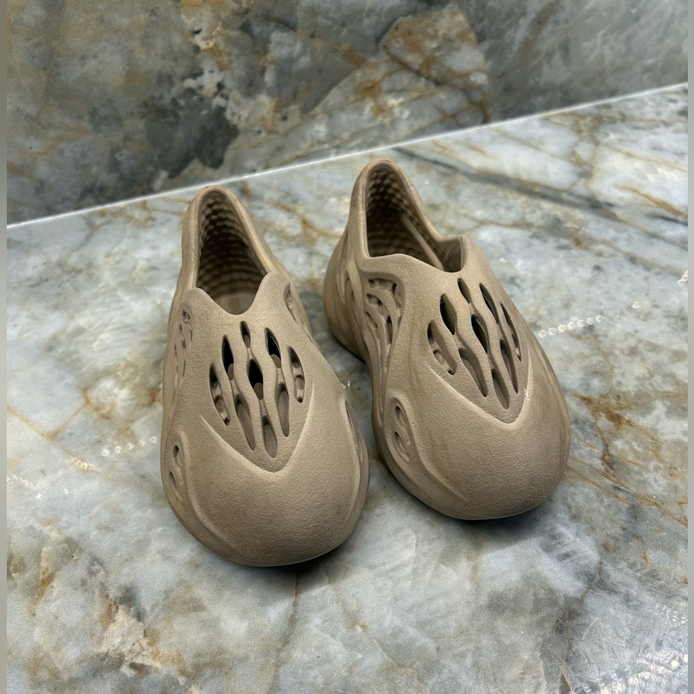 Nude Yeezy foams for kids